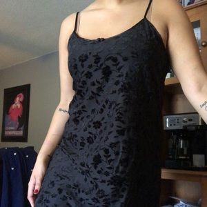 ✨Slinky 90’s wear velvet burnout dress✨